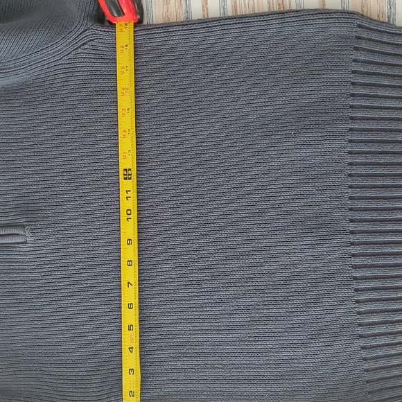 Men's Sweater - Picture 5 of 6